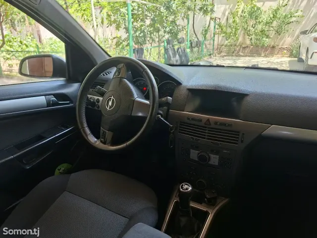 Opel Astra H 2006 · 1.6 MT