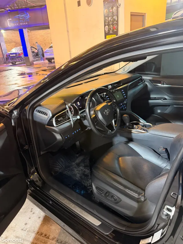 Toyota Camry 2020 · 3.5 AT