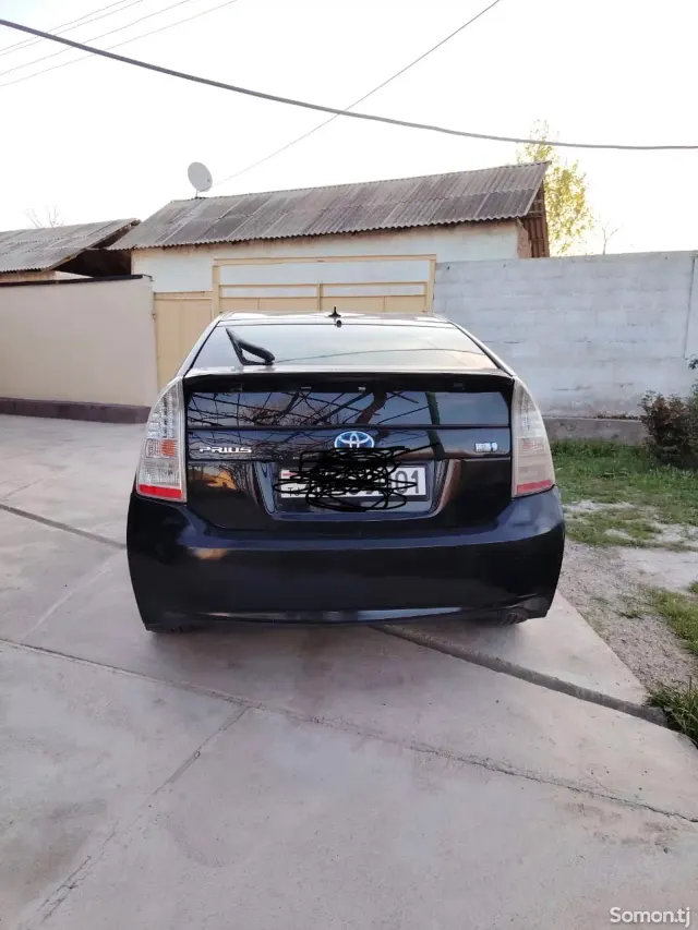 Toyota Prius 2011 · 1.6 AT