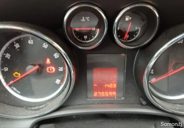 Opel Astra J 2014 · 1.6 MT