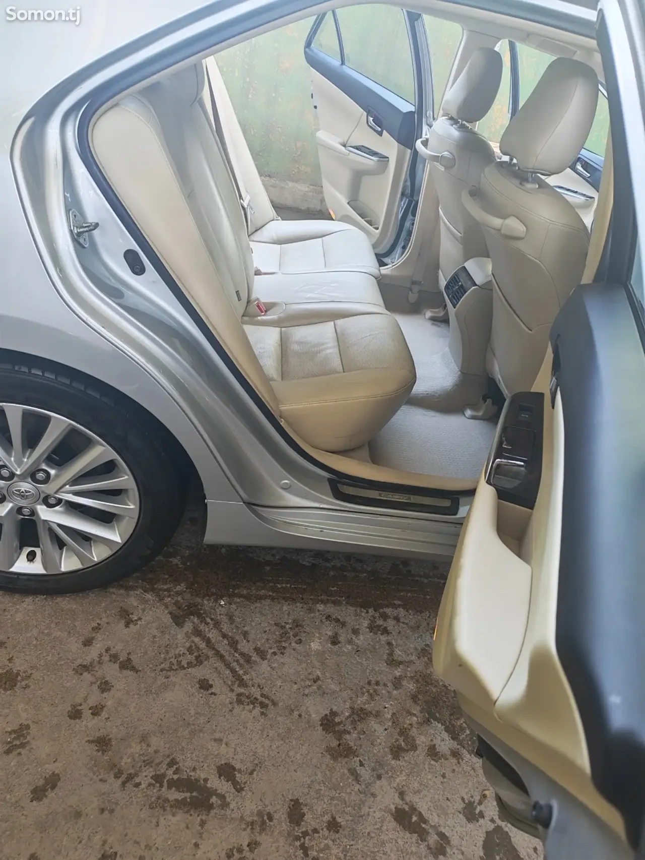 Toyota Camry 2015 · 2.5 AT