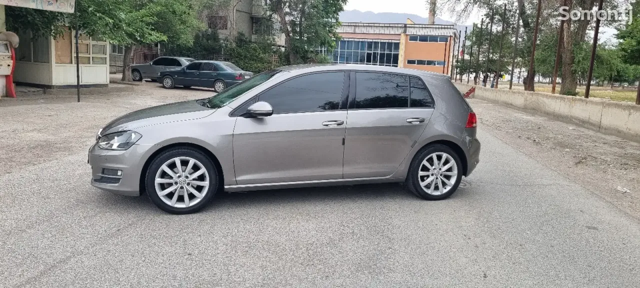 Volkswagen Golf 2015 · 1.6 AT