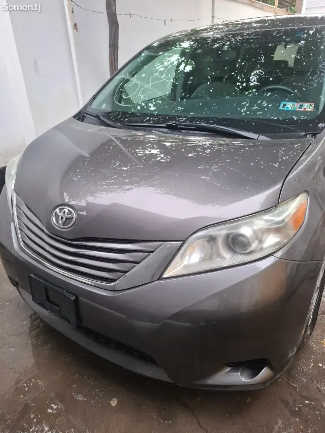 Toyota Sienna 2017 · 3.5 AT