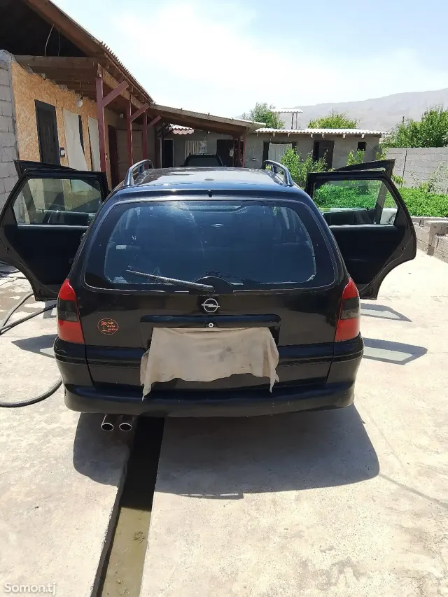 Opel Vectra B 1996 · 1.6 MT
