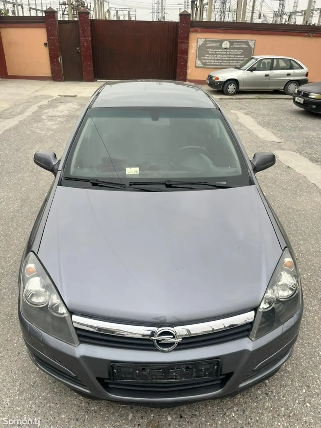 Opel Astra H 2004 · 1.6 MT