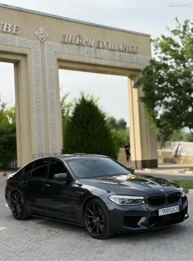 BMW M5 2018 · 4.4 AT