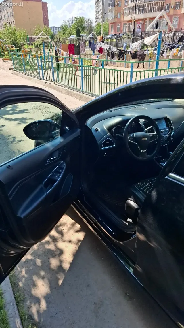 Chevrolet Cruze 2017 · 1.4 AT