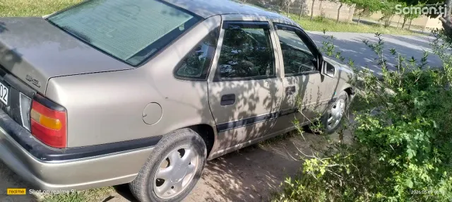 Opel Vectra A 1993 · 1.6 MT