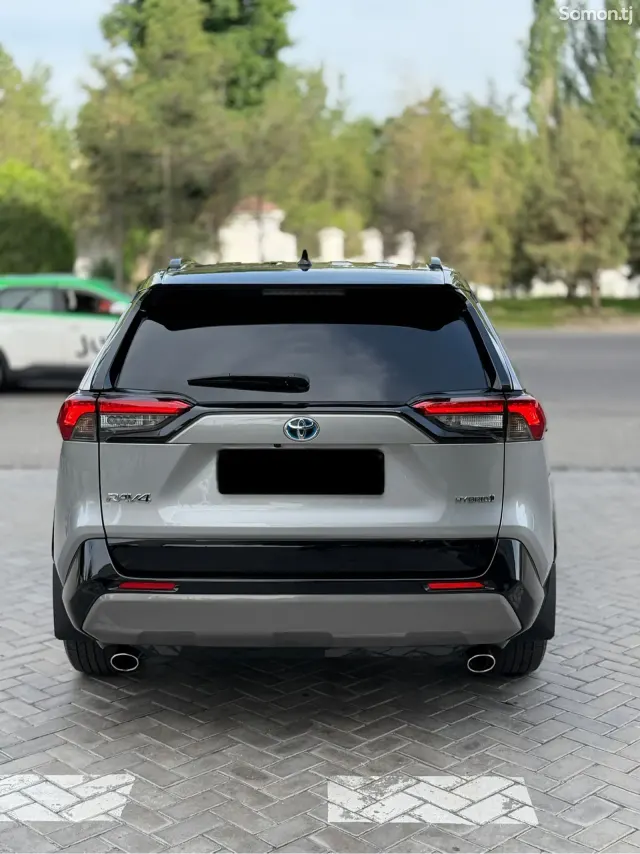 Toyota RAV 4 2021 · 2.5 CVT