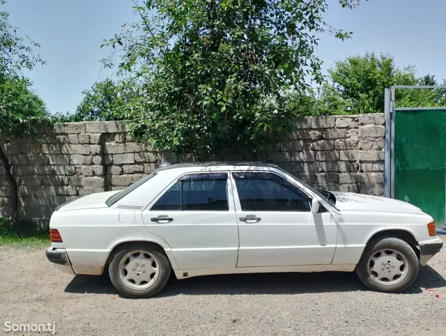 Mercedes-Benz W201 1991 · 1.8 MT