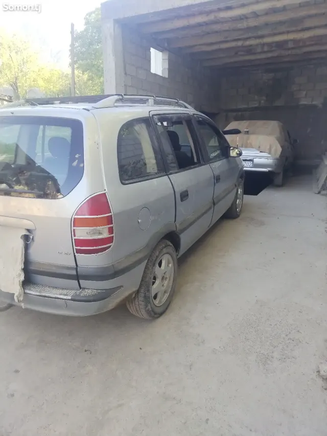 Opel Zafira 2000 · 1.8 MT