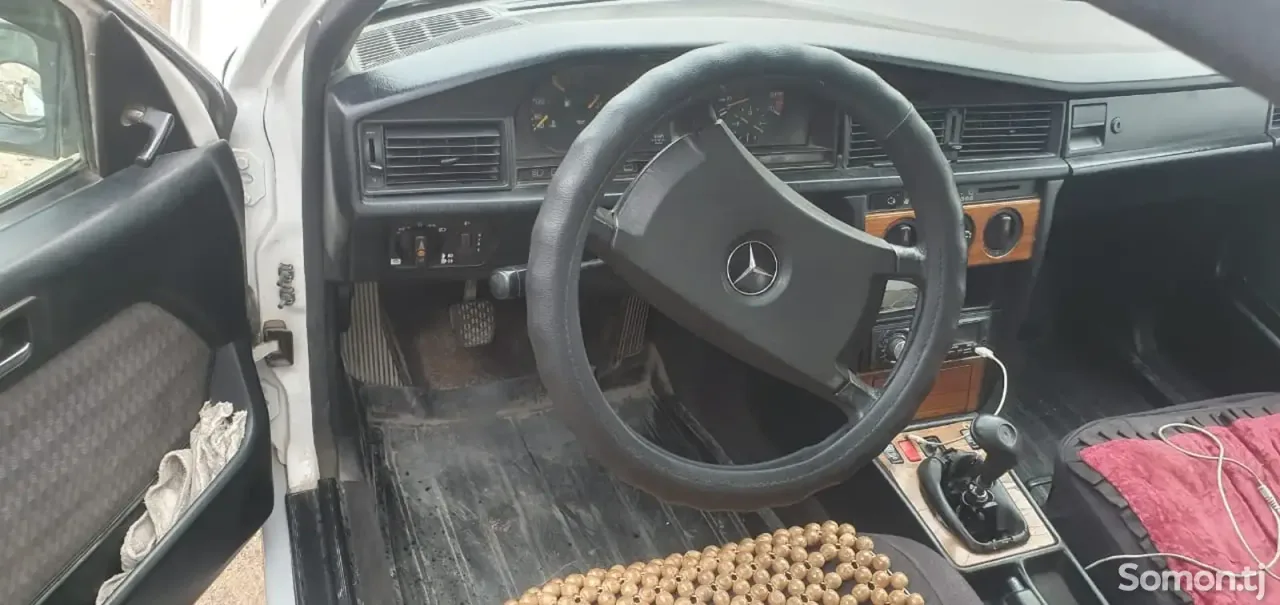 Mercedes-Benz W201 1993 · 2.0 MT