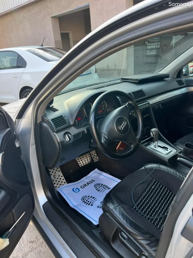 Audi A4 2002 · 1.8 AT