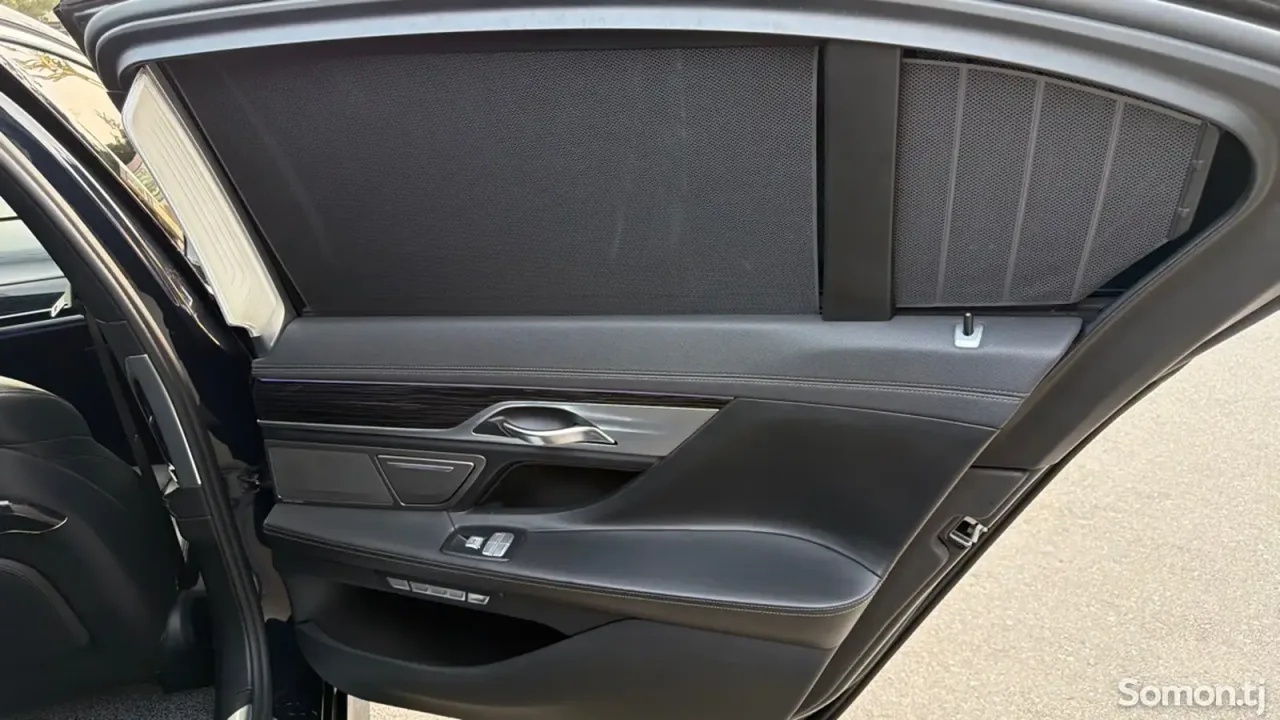 BMW 7 series 2017 · 3.0 AT