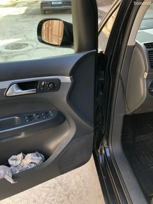 Volkswagen Touran 2007 · 2.0 AT