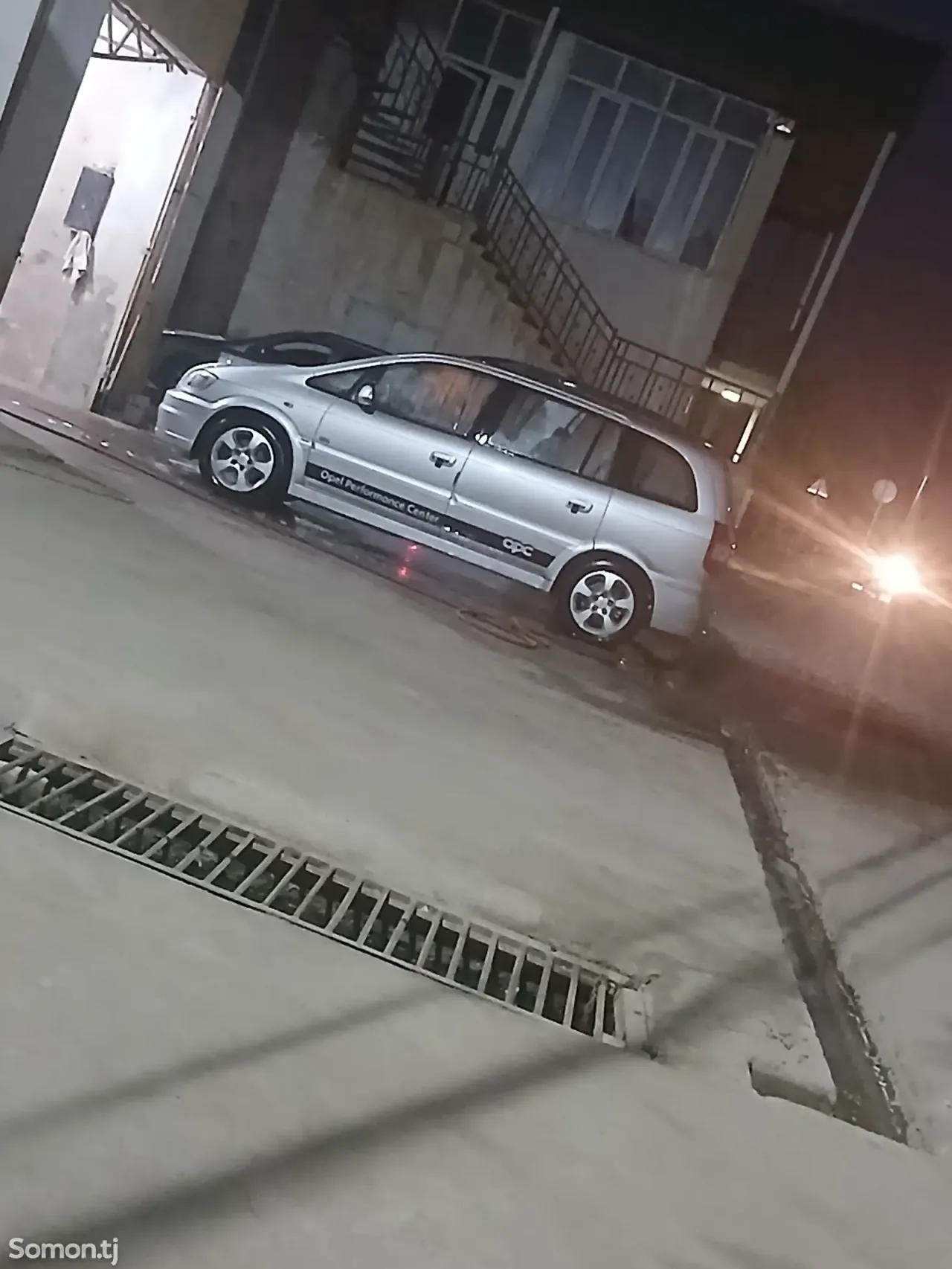 Opel Zafira 2005 · 1.8 MT