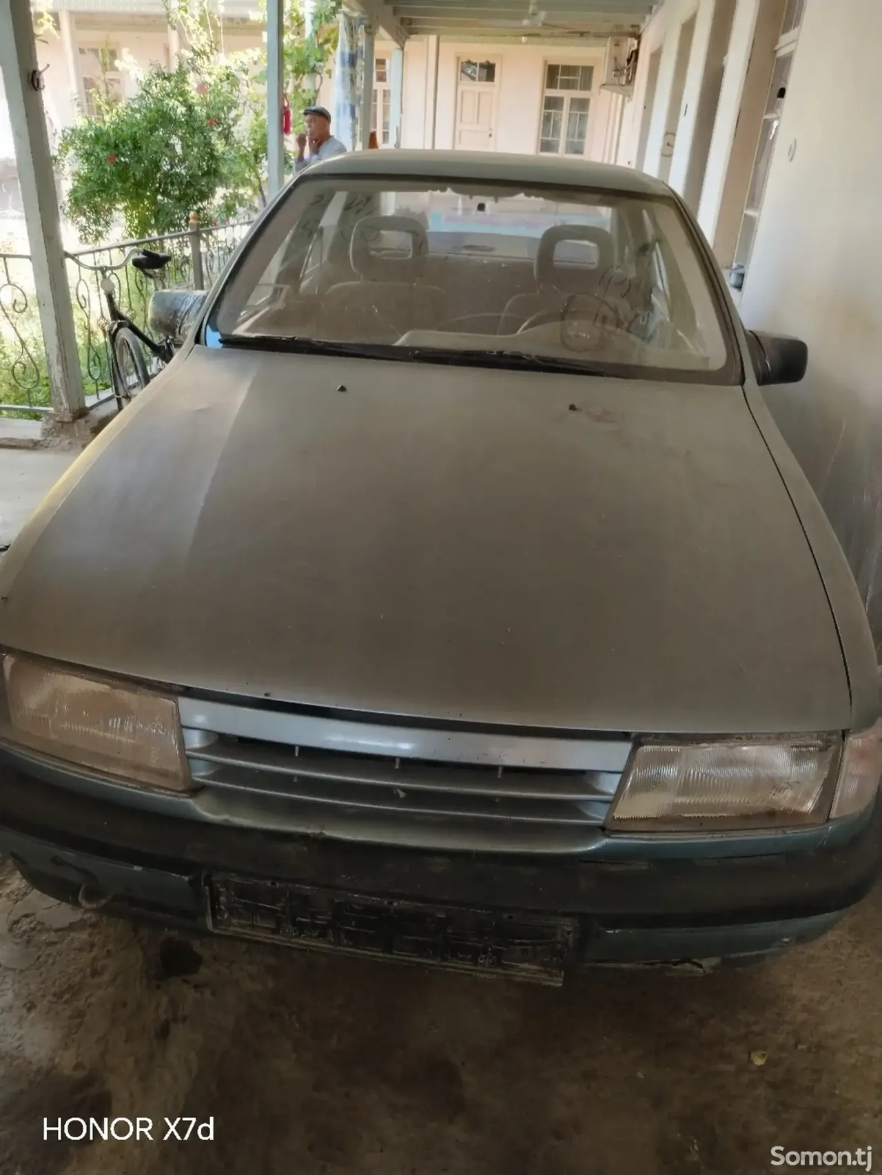 Opel Vectra A 1990 · 1.6 MT