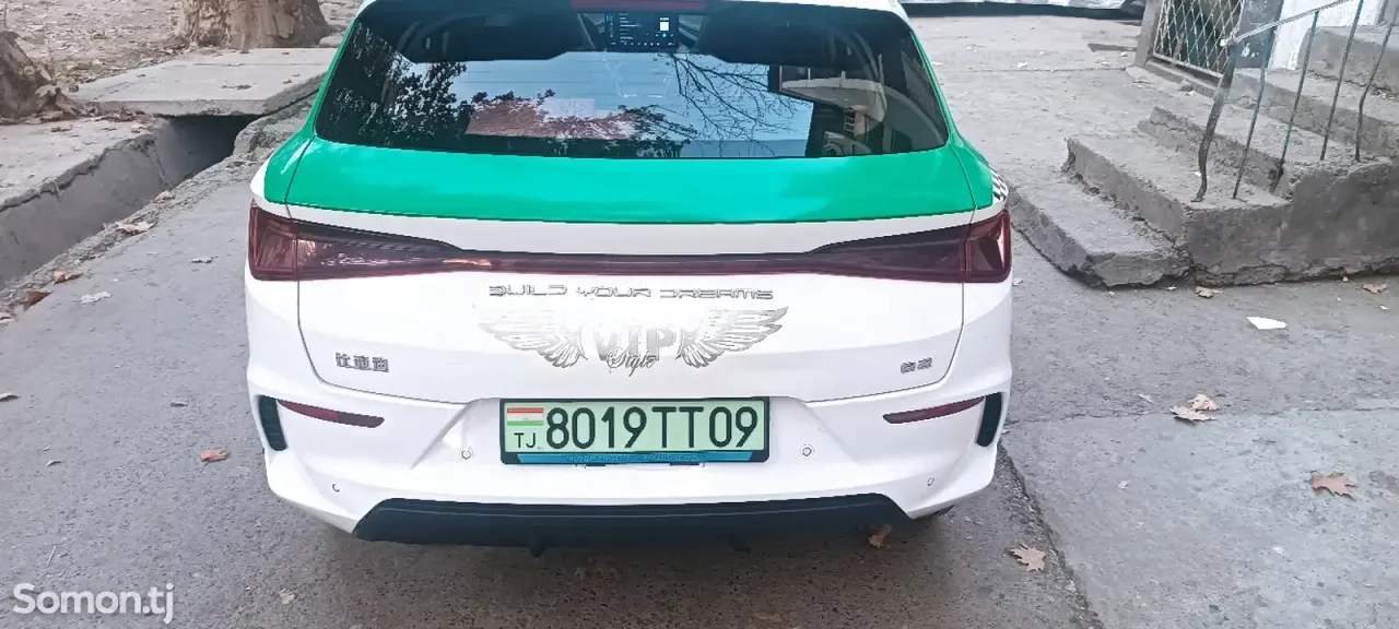 BYD E2 2023 · AT