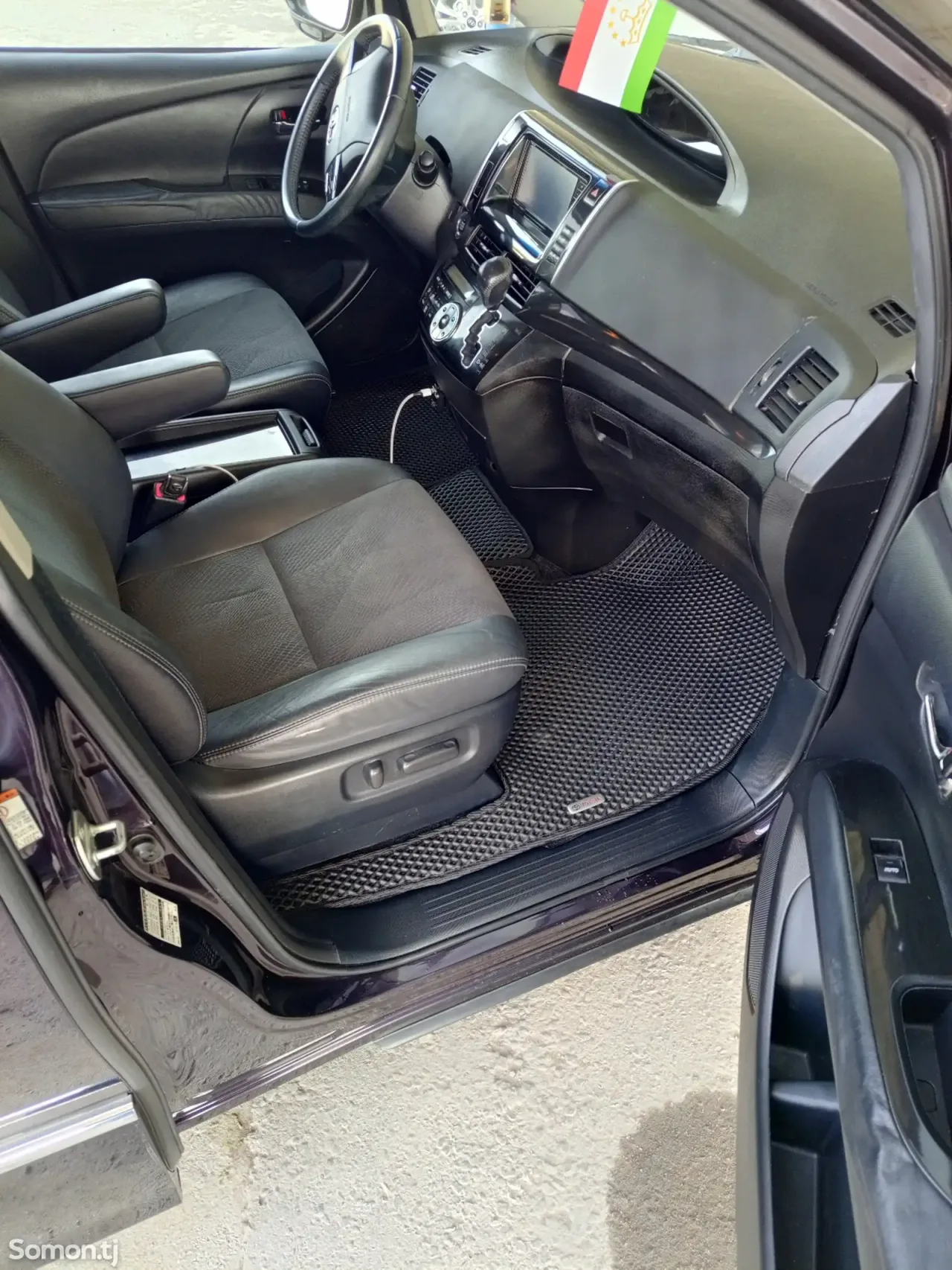 Toyota Estima 2014 · 2.4 AT