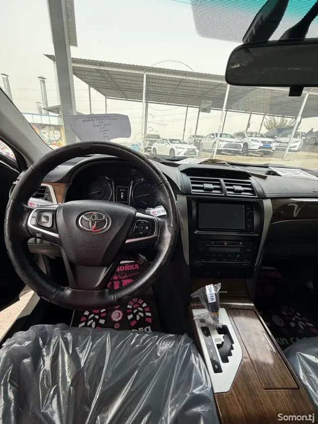 Toyota Camry 2015 · 2.5 AT