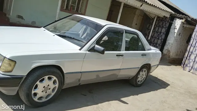 Mercedes-Benz W124 1989 · 1.8 MT