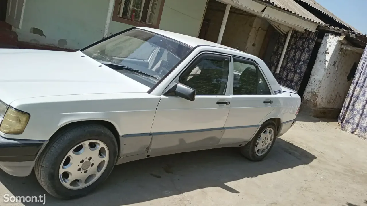 Mercedes-Benz W124 1989 · 1.8 MT
