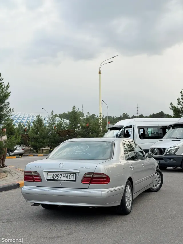 Mercedes-Benz E class 1999 · 2.0 MT