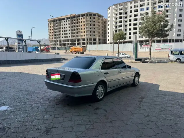 Mercedes-Benz C class 2000 · 2.8 AT