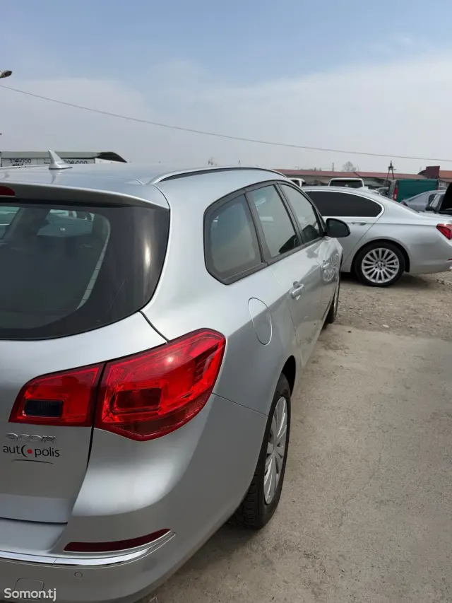 Opel Astra J 2014 · 1.6 MT