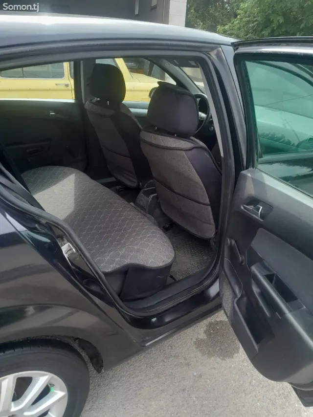 Opel Astra H 2006 · 1.6 MT