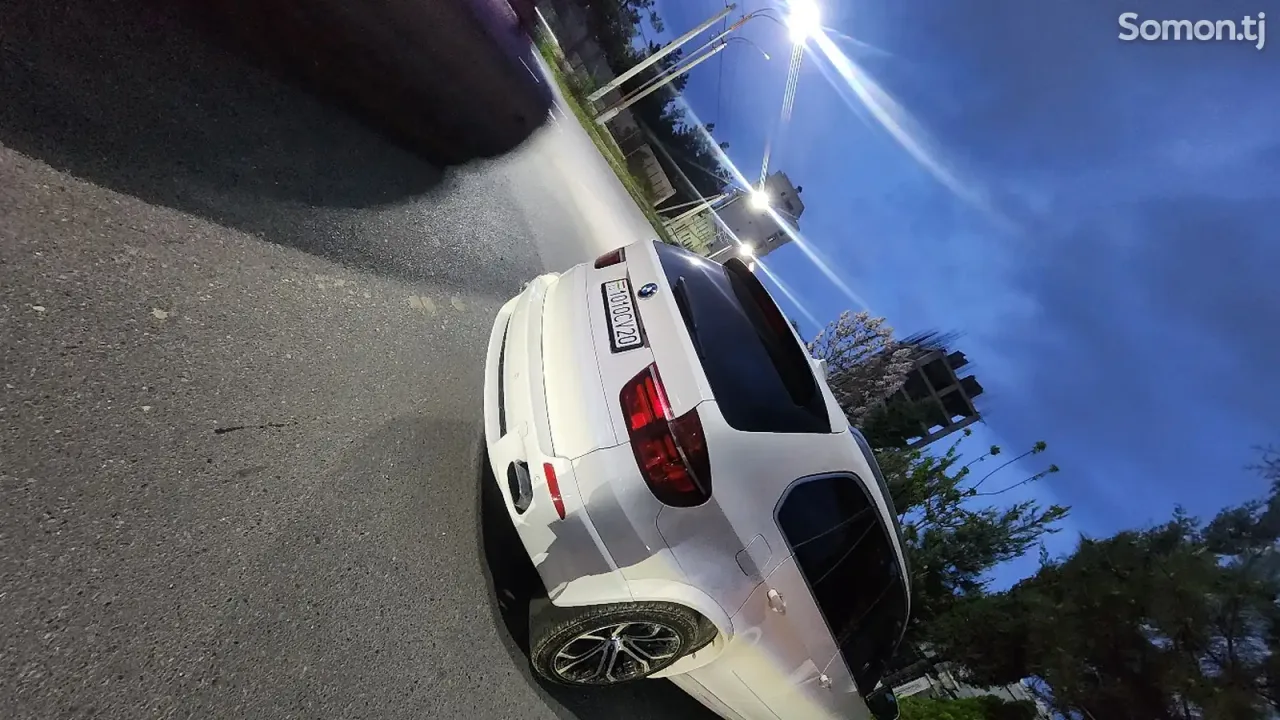 BMW M5 2010 · 3.5 AT