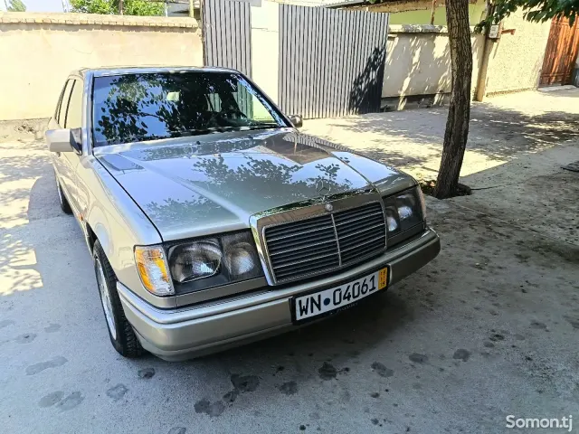 Mercedes-Benz W124 1987 · 2.5 MT