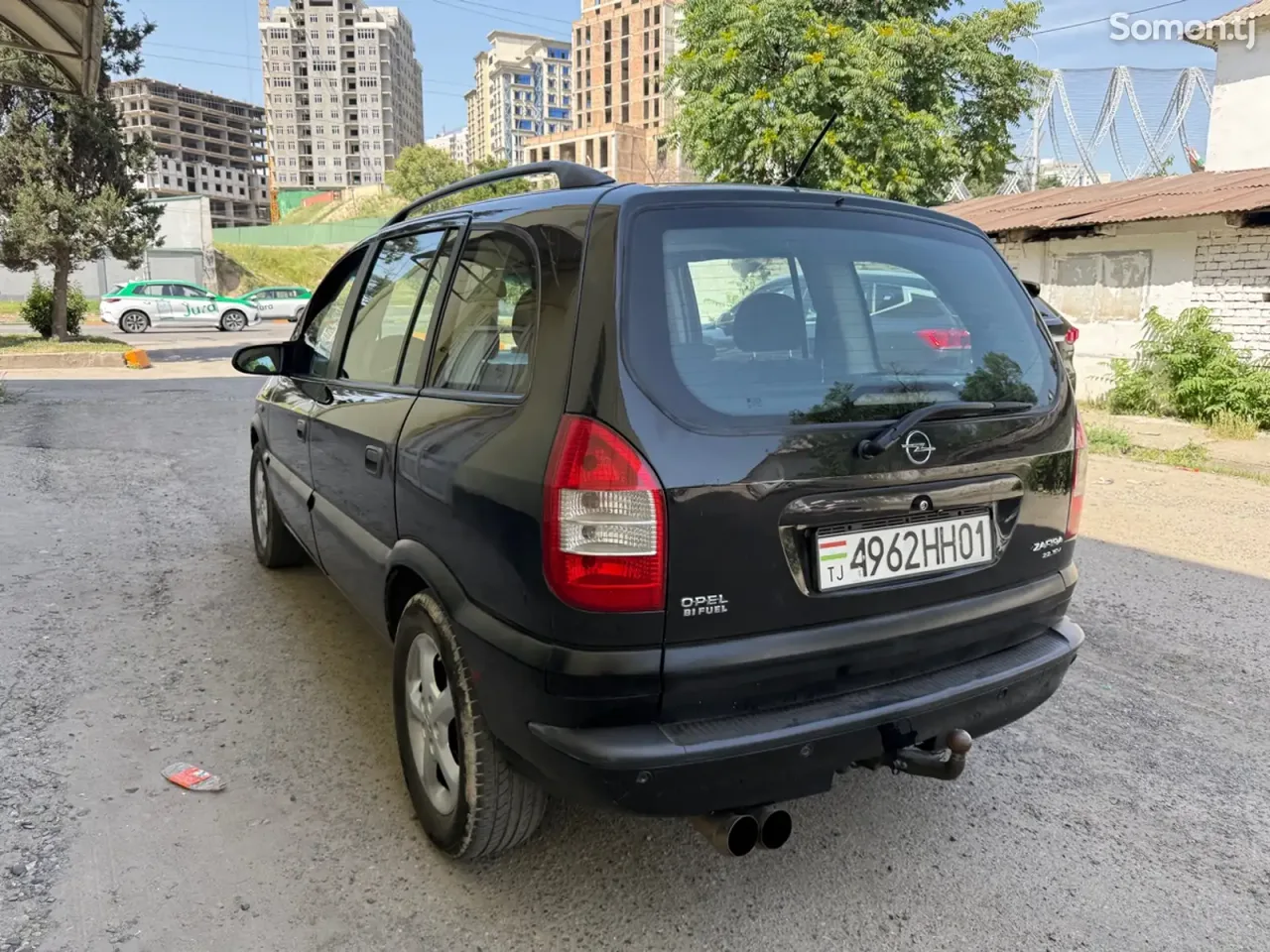 Opel Zafira 2001 · 2.2 AT