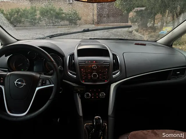 Opel Zafira 2014 · 1.9 MT