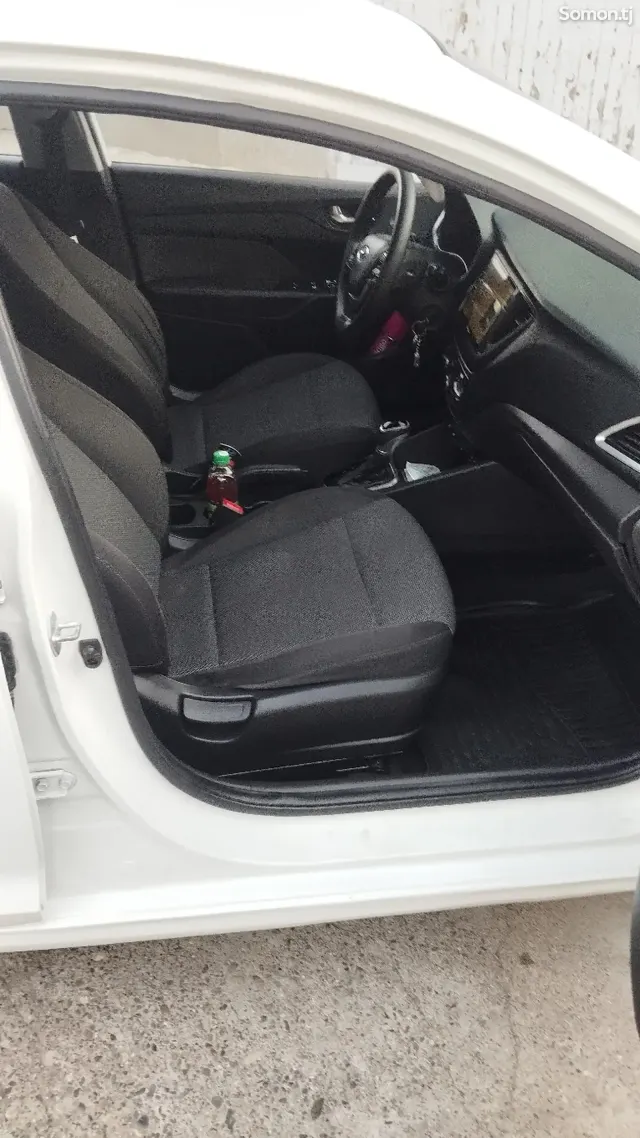 Hyundai Accent 2018 · 1.6 AT