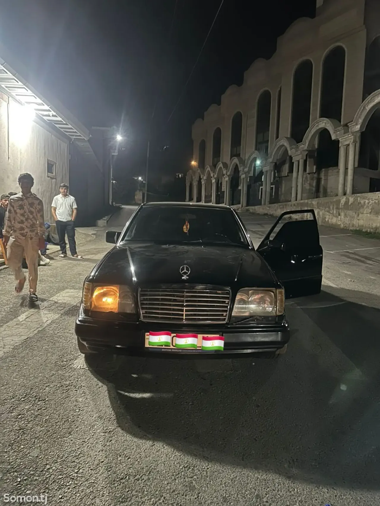 Mercedes-Benz W124 1994 · 3.2 AT