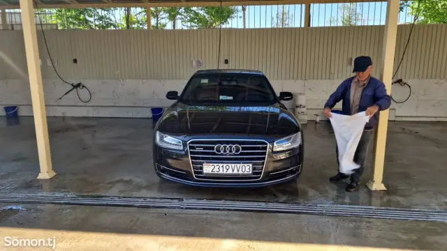 Audi A8 2016 · 4.2 AT