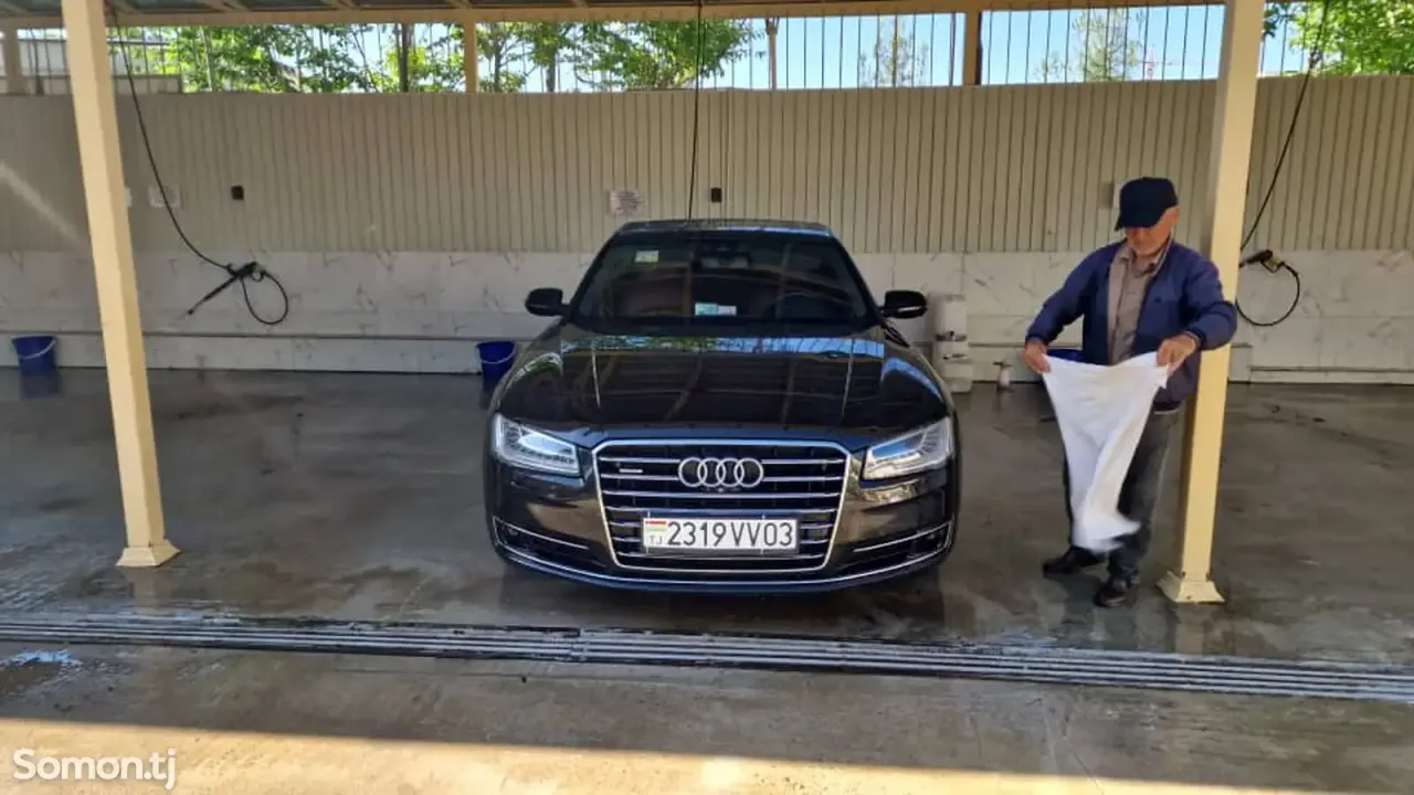 Audi A8 2016 · 4.2 AT