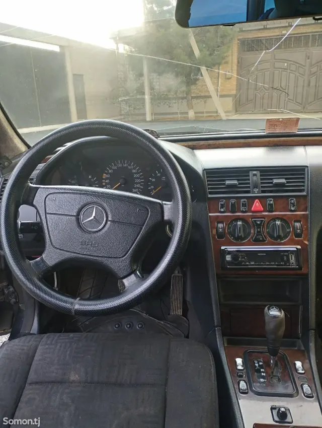 Mercedes-Benz E class 2000 · 2.4 AT