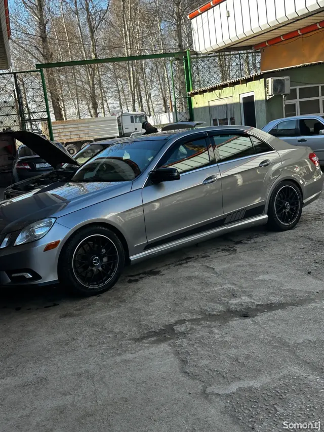 Mercedes-Benz E class 2011 · 3.5 AT