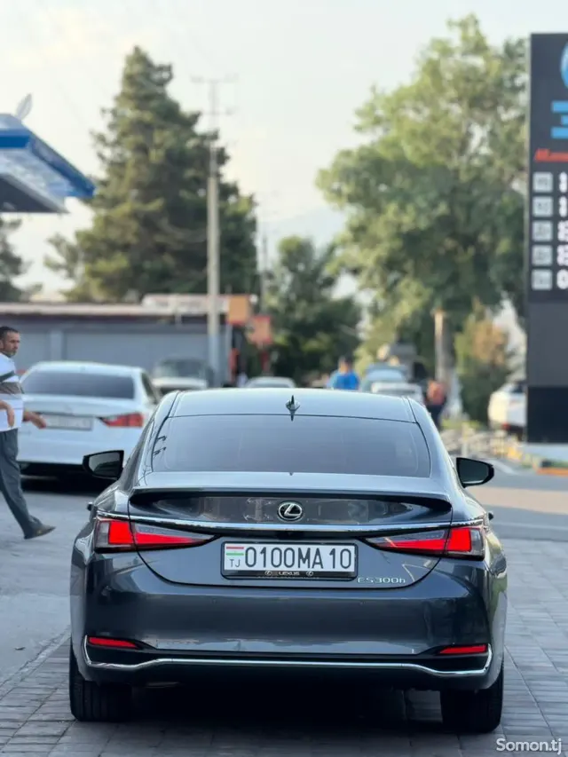 Lexus ES series 2025 · 2.5 AT