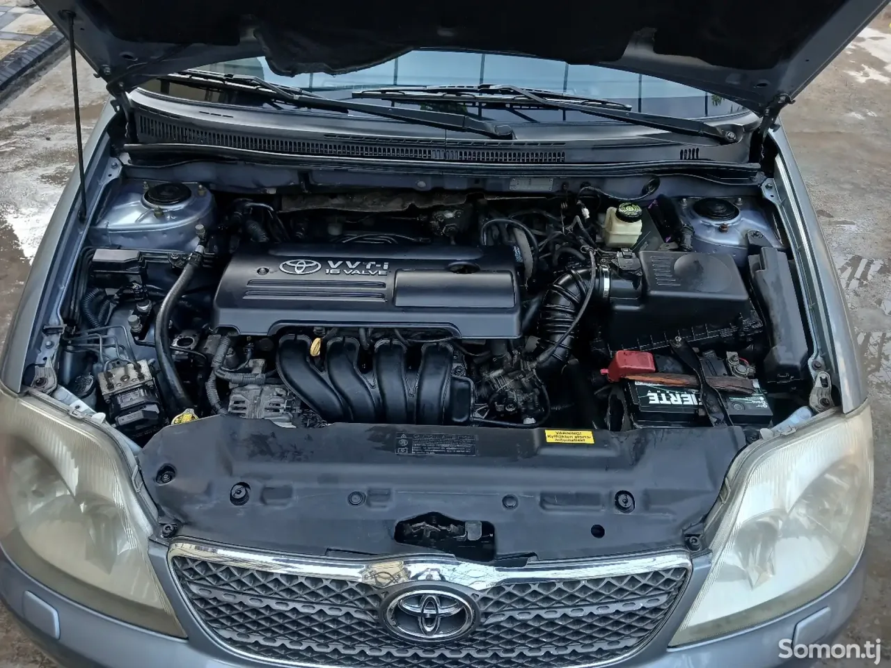 Toyota Corolla 2004 · 1.6 MT