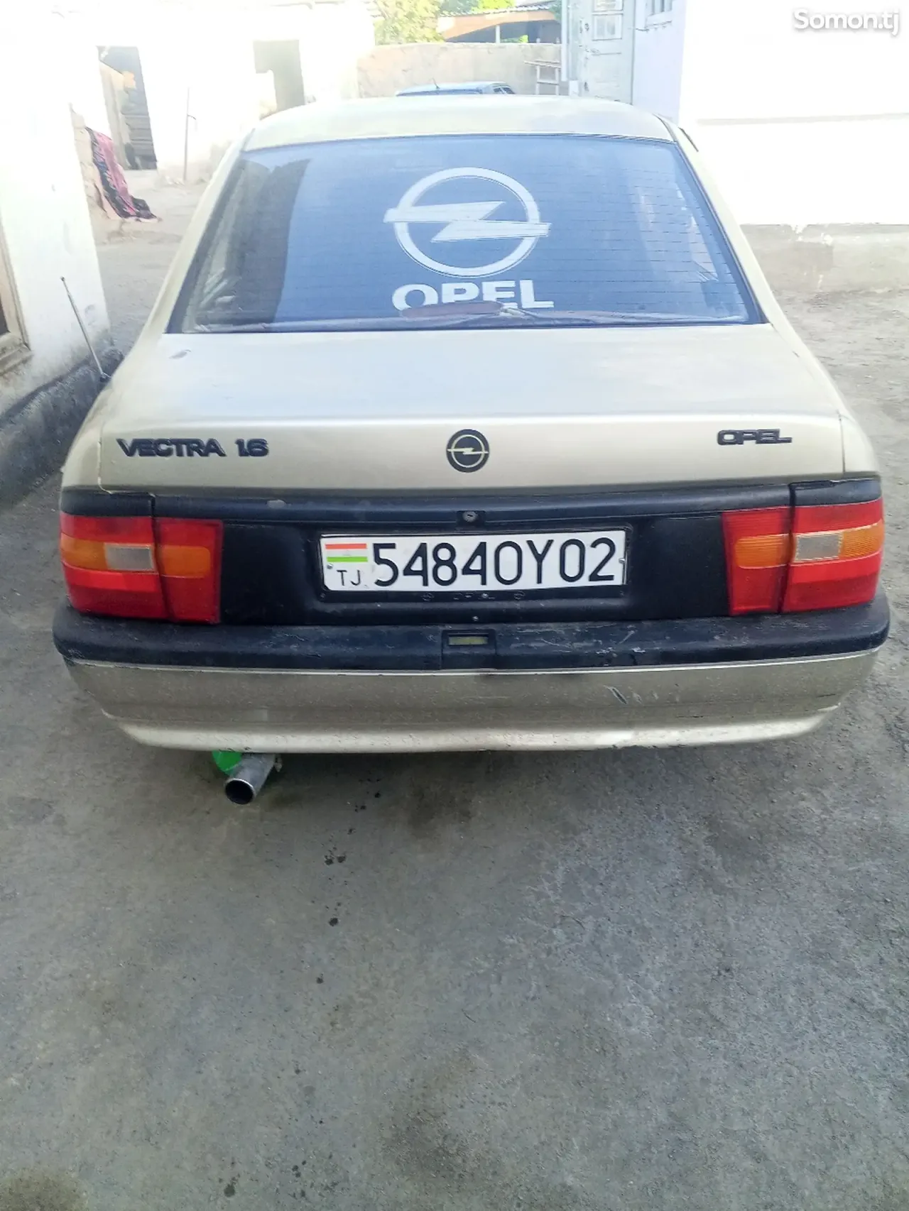 Opel Vectra A 1990 · 0.4 MT