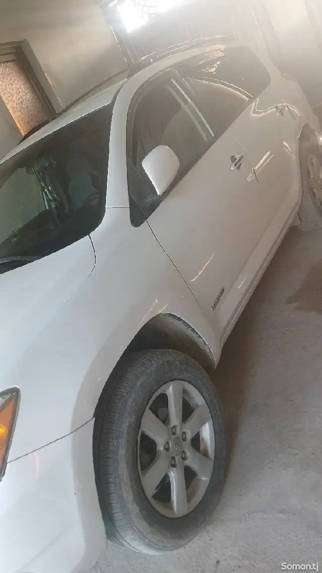 Toyota RAV 4 2008 · 2.2 AT