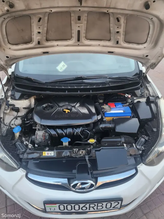 Hyundai Elantra 2012 · 1.6 AT