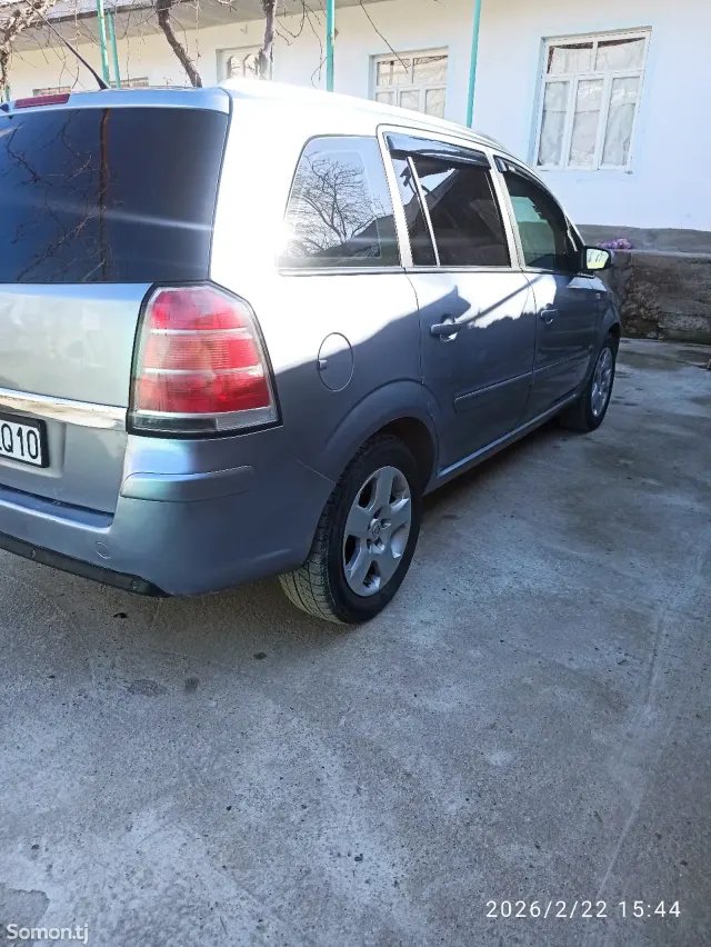 Opel Zafira 2007 · 1.8 MT