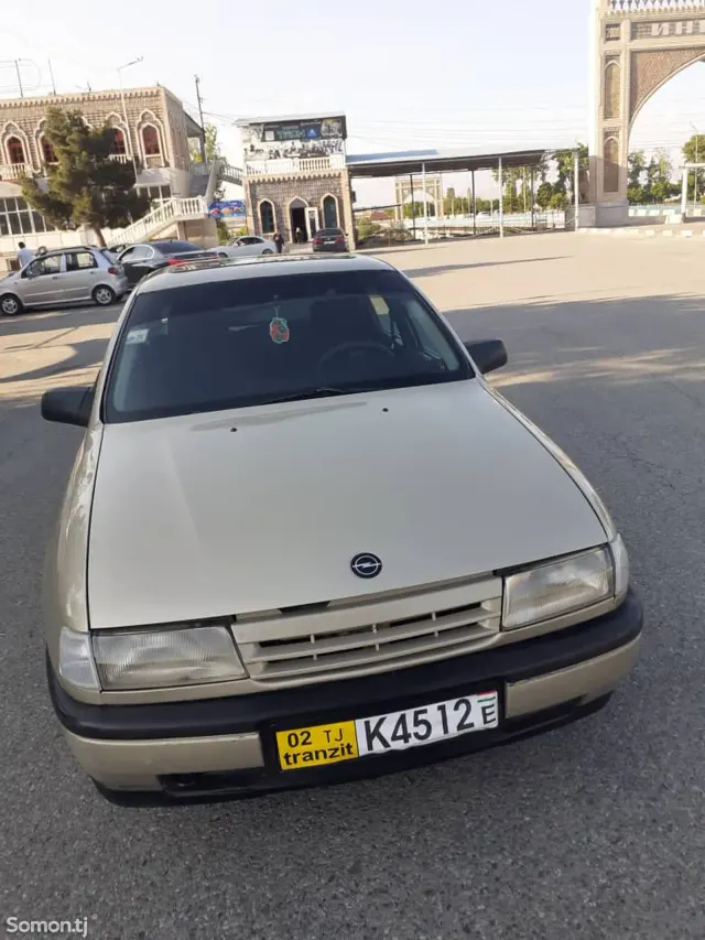 Opel Vectra A 1990 · 1.6 MT