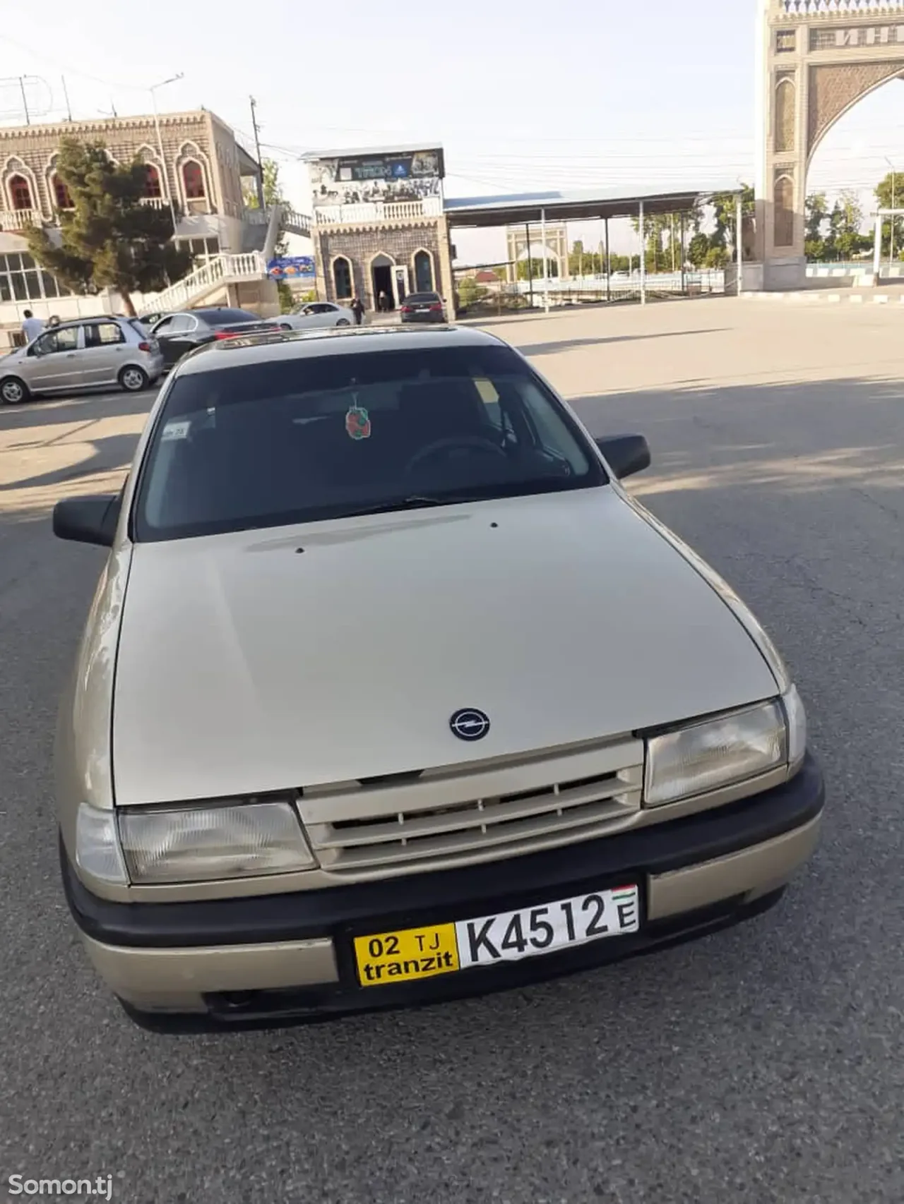 Opel Vectra A 1990 · 1.6 MT