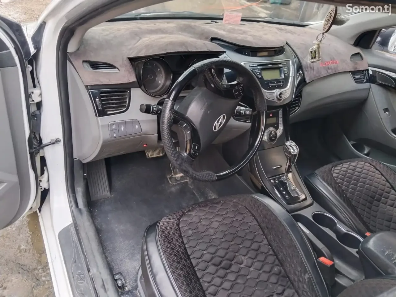 Hyundai Avante 2013 · 1.6 AT