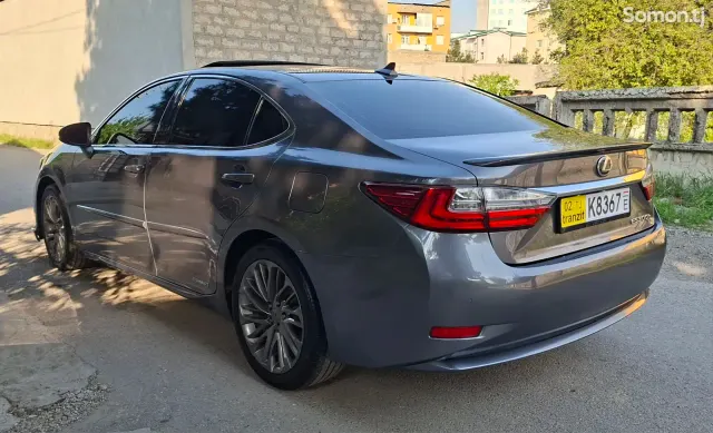 Lexus ES series 2014 · 3.0 AT